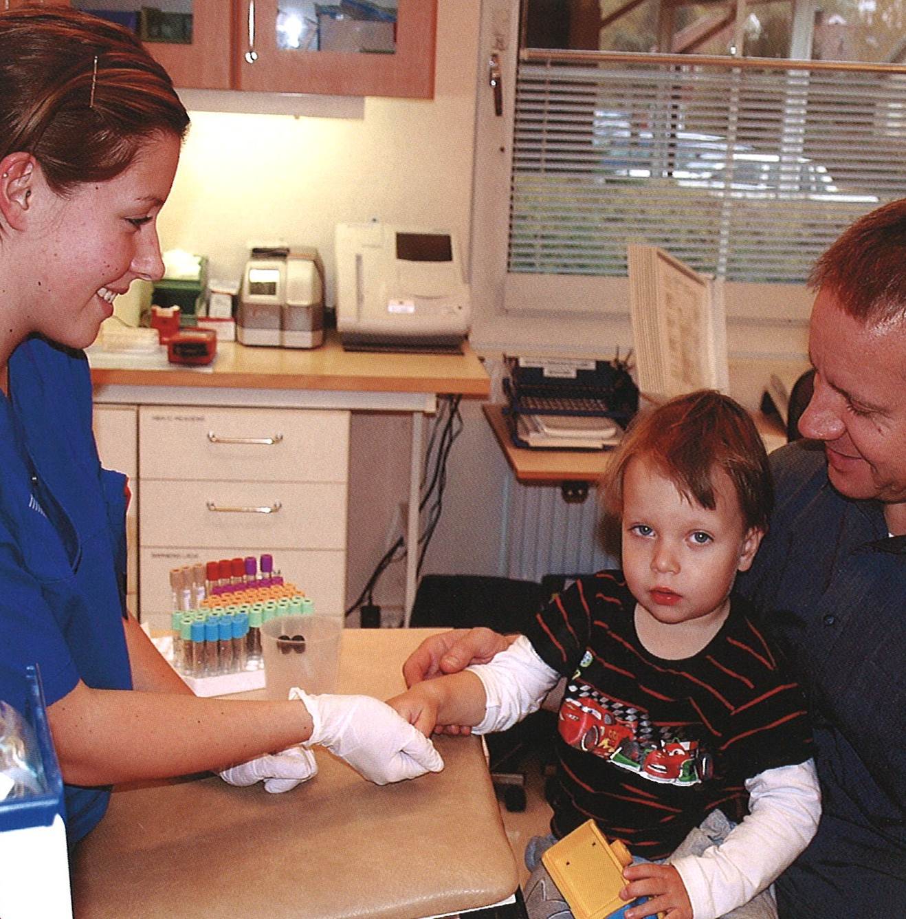 Two-year-old Theo with his dad at the primary care center in Bräkne-Hoby